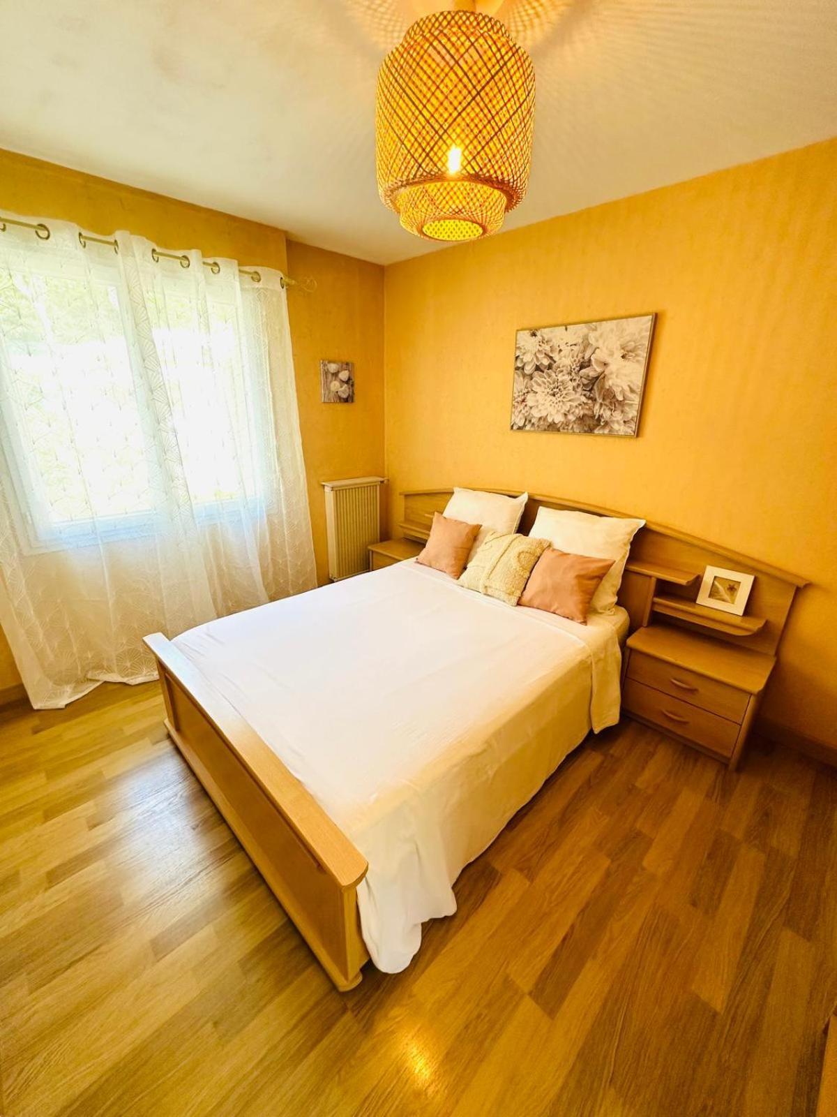 Spacieux 2 65m2 Climatise Au Village Medieval Entre Et Antibes Apartamento
