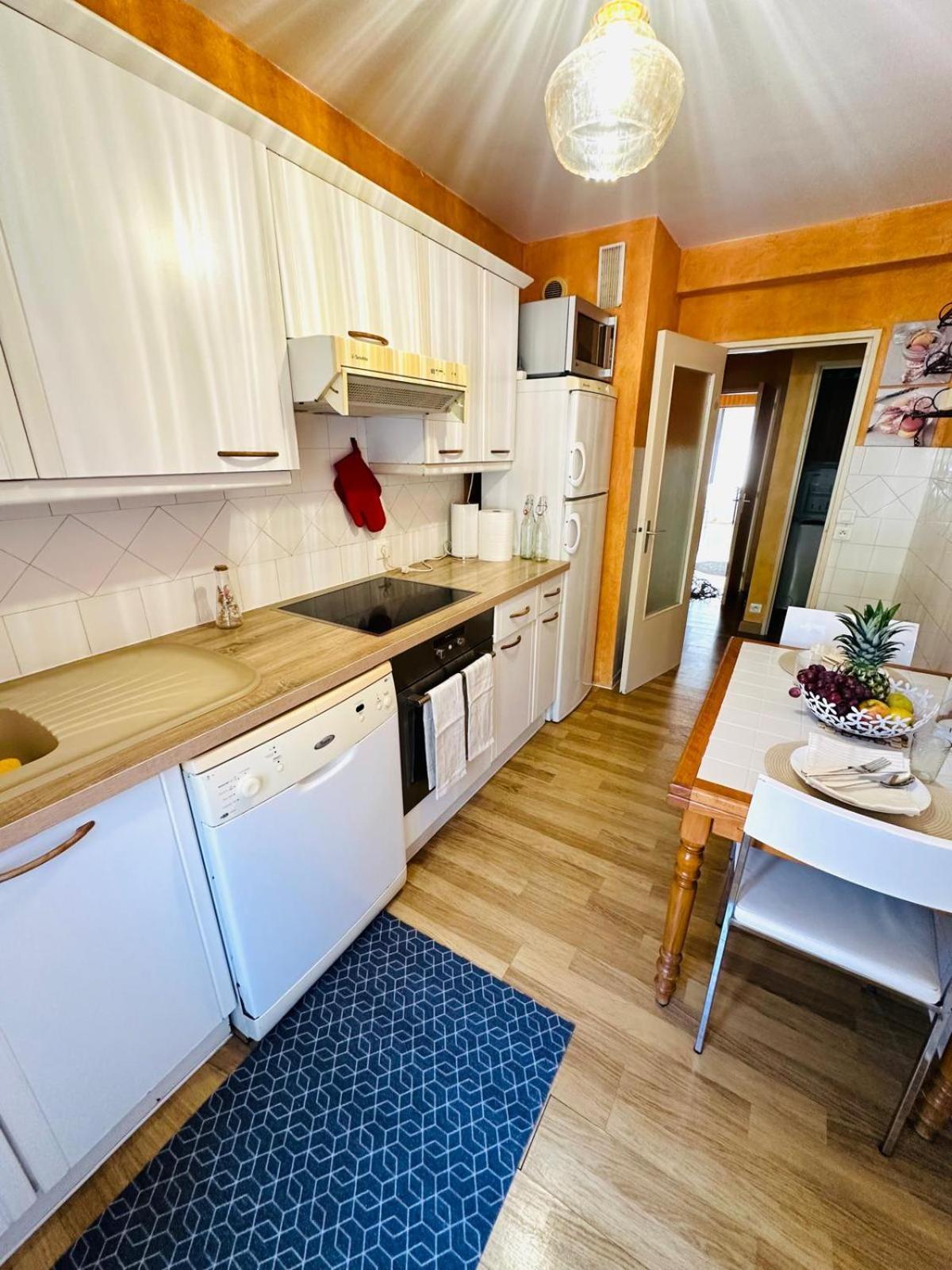 Spacieux 2 65m2 Climatise Au Village Medieval Entre Et Antibes Villeneuve-Loubet