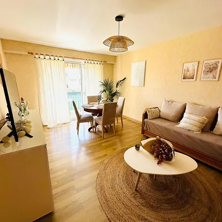 Spacieux 2 Chambres 65M2 Climatise Au Village Medieval Entre Nice Et Antibes Villeneuve-Loubet Exterior photo